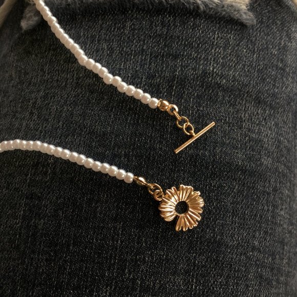 Golden Daisy Pearl Metal Necklace Choker - Picture 9 of 11